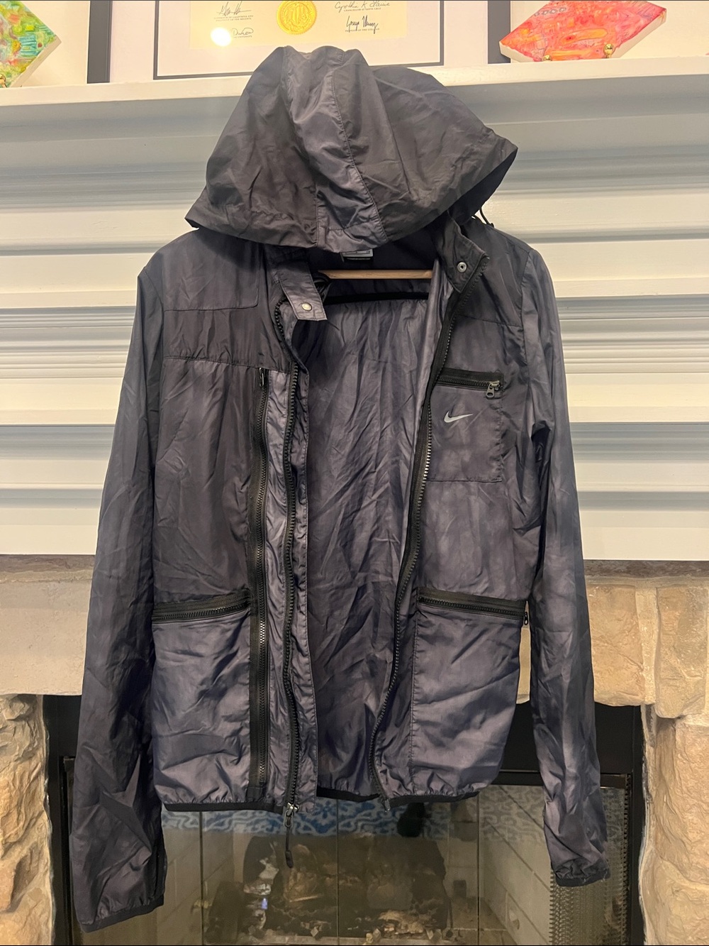 Nike Women’s Lightweight Hooded Jacket in Blackish